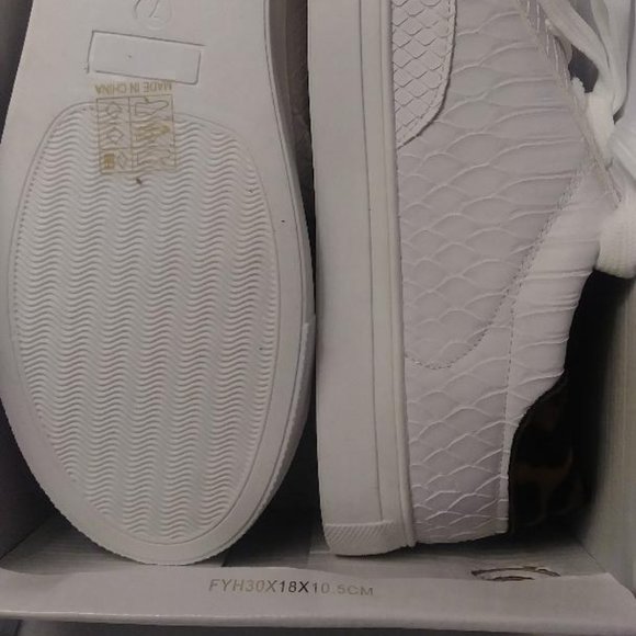 Mata White Snake Sneaker size 7 NWB - Picture 4 of 4